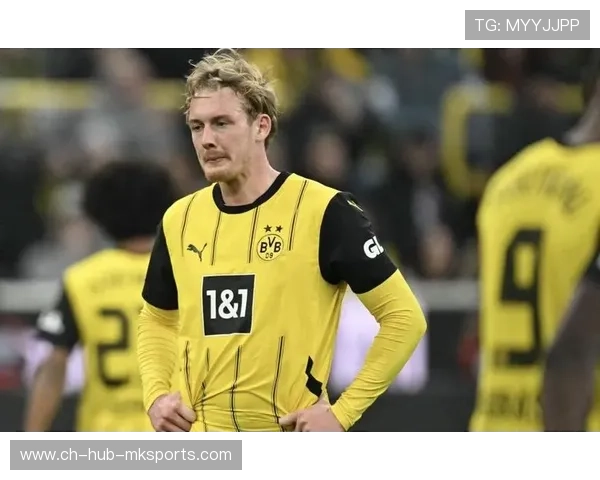 多特布兰特极限角度抽射险些得分，完美展现锋线球员的致命一击