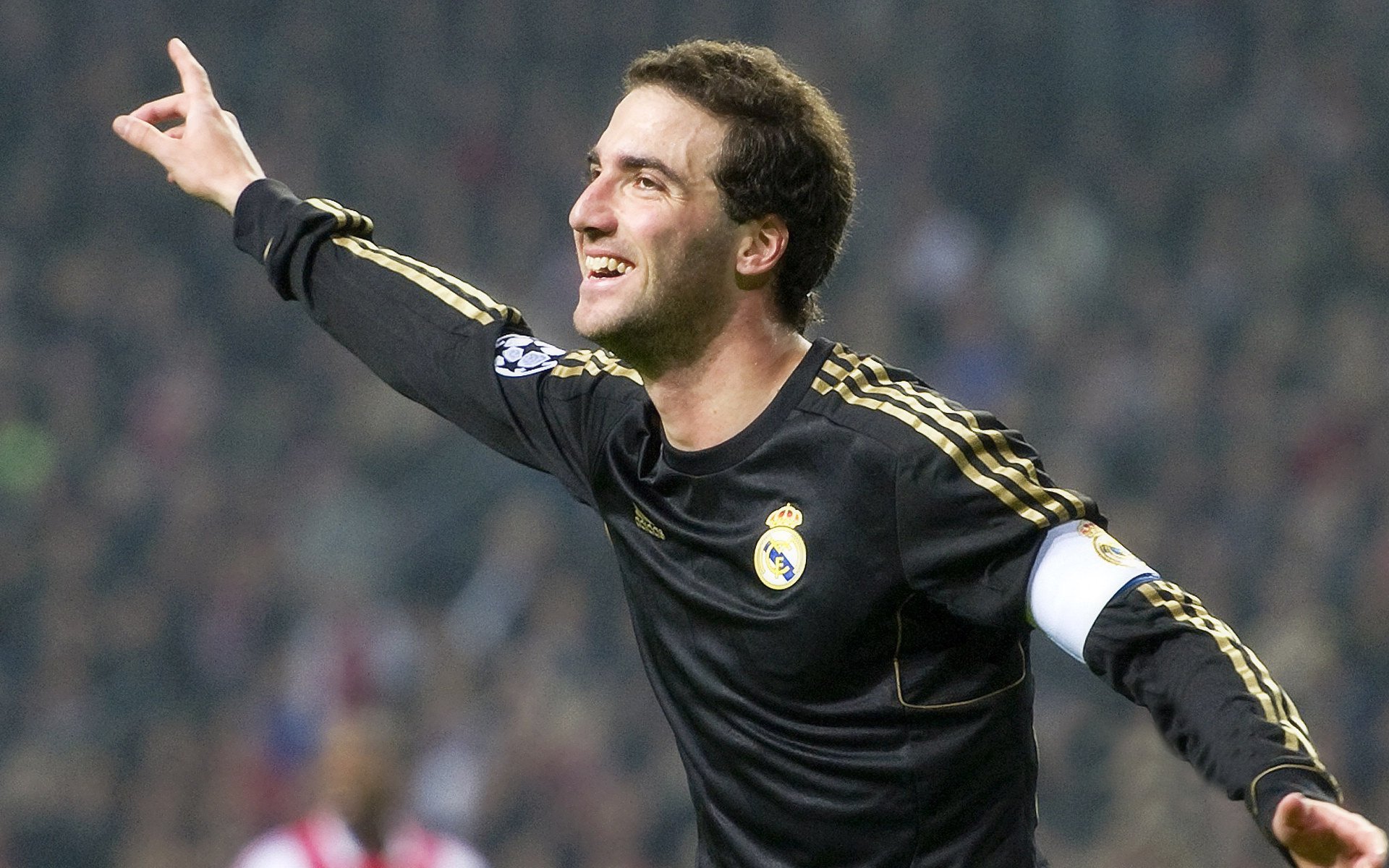 亲子“体育作业挑战周” 每天一项家庭合练任务